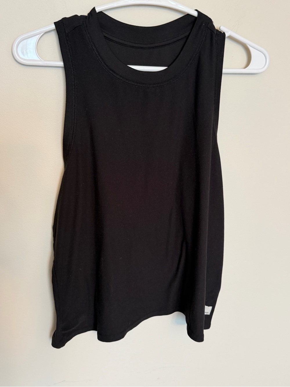 Vuori Energy Tank Top size Small in Black VGUC